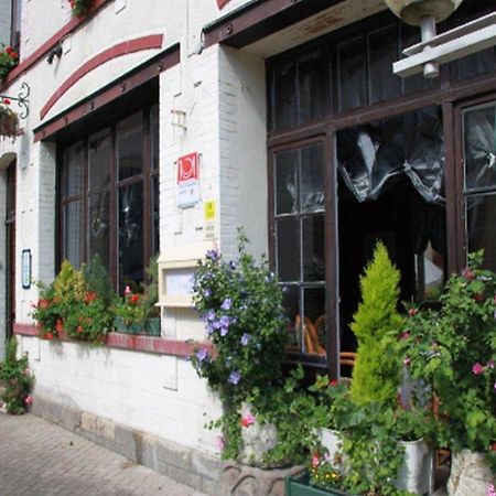 Logis Hotel Et Restaurant Du Dauphin Sées Екстериор снимка
