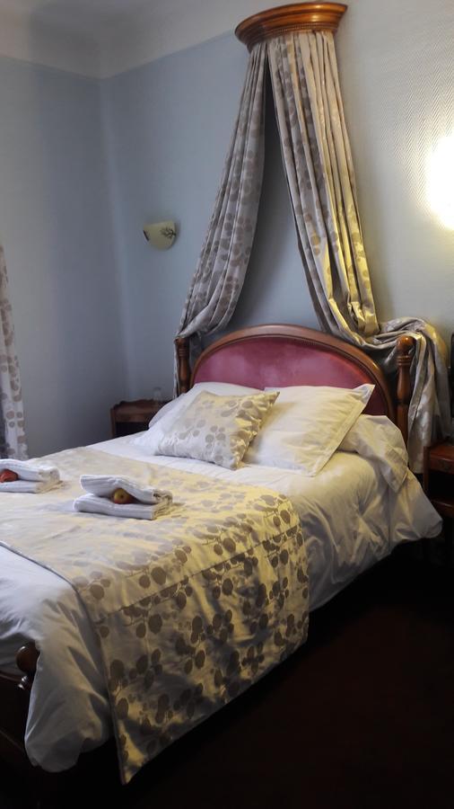 Logis Hotel Et Restaurant Du Dauphin Sées Екстериор снимка
