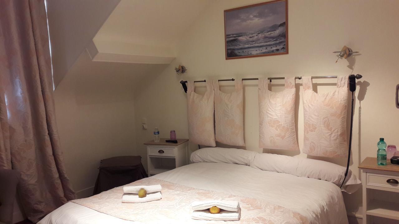 Logis Hotel Et Restaurant Du Dauphin Sées Екстериор снимка