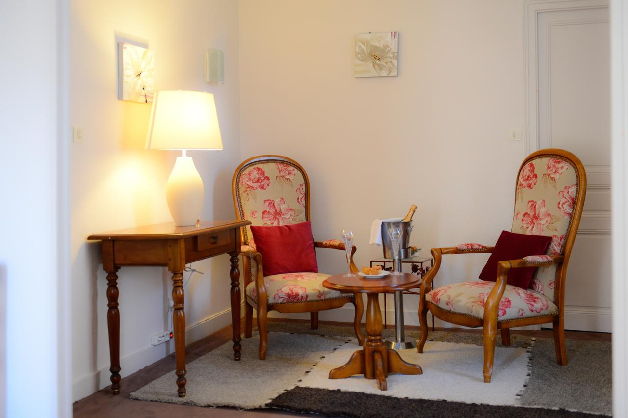 Logis Hotel Et Restaurant Du Dauphin Sées Екстериор снимка