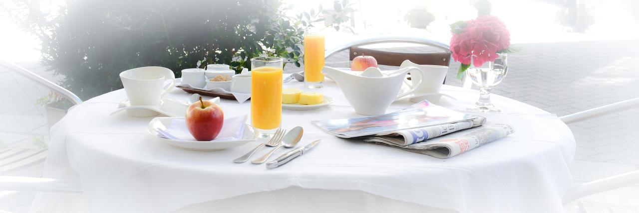 Logis Hotel Et Restaurant Du Dauphin Sées Екстериор снимка