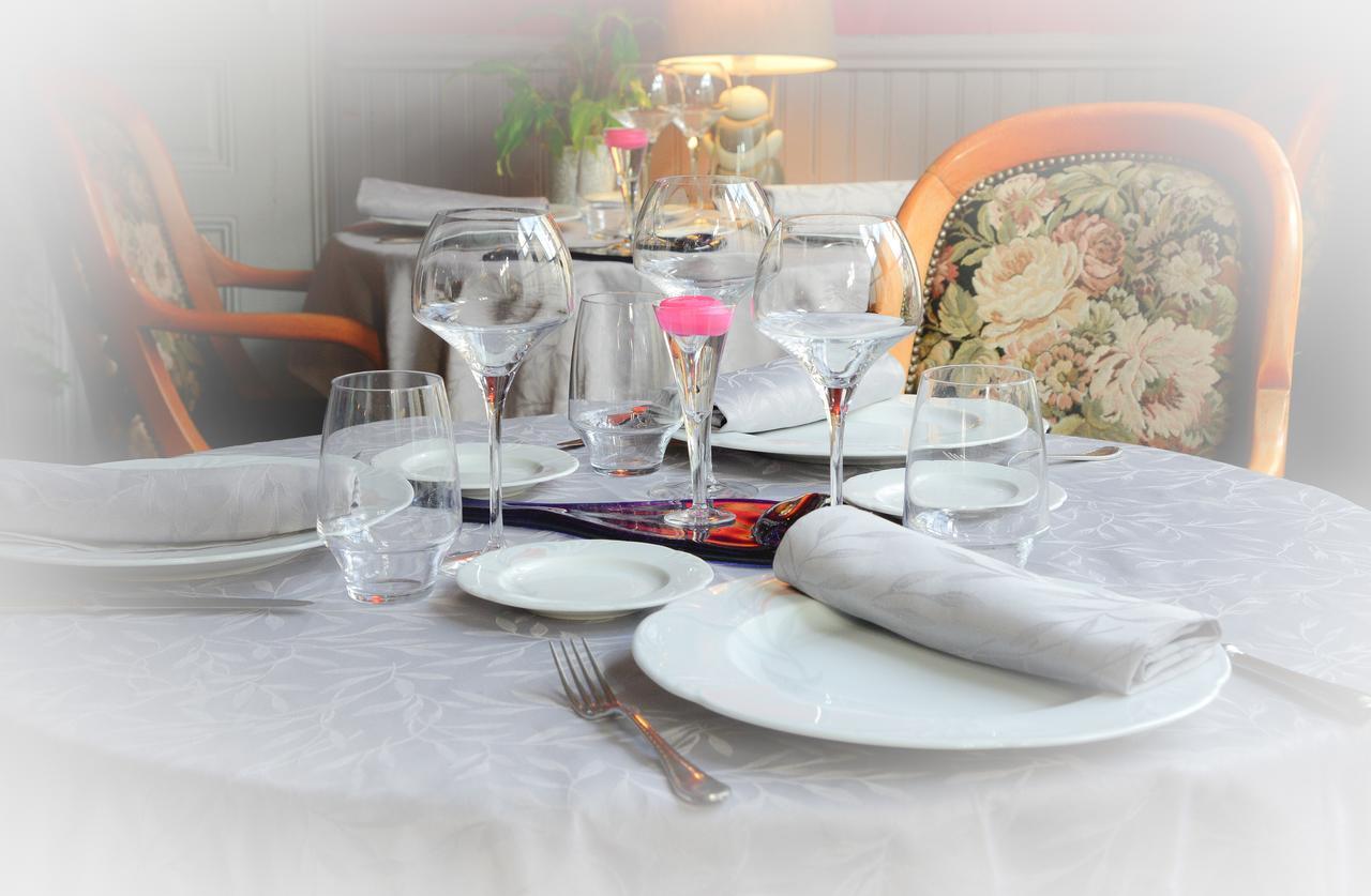 Logis Hotel Et Restaurant Du Dauphin Sées Екстериор снимка