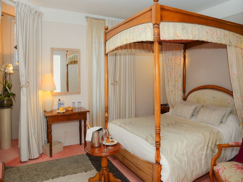 Logis Hotel Et Restaurant Du Dauphin Sées Екстериор снимка