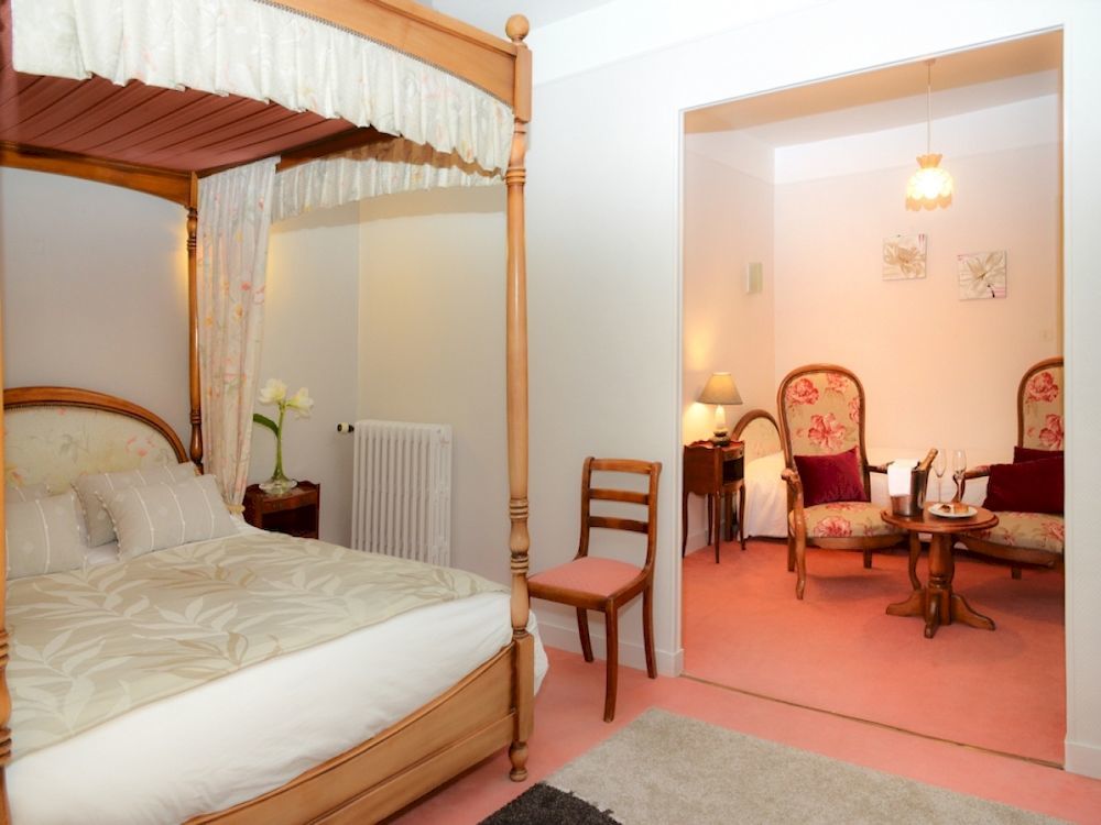Logis Hotel Et Restaurant Du Dauphin Sées Екстериор снимка