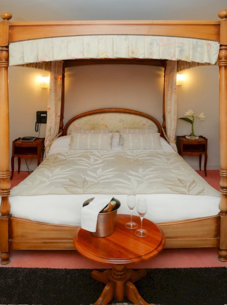 Logis Hotel Et Restaurant Du Dauphin Sées Екстериор снимка