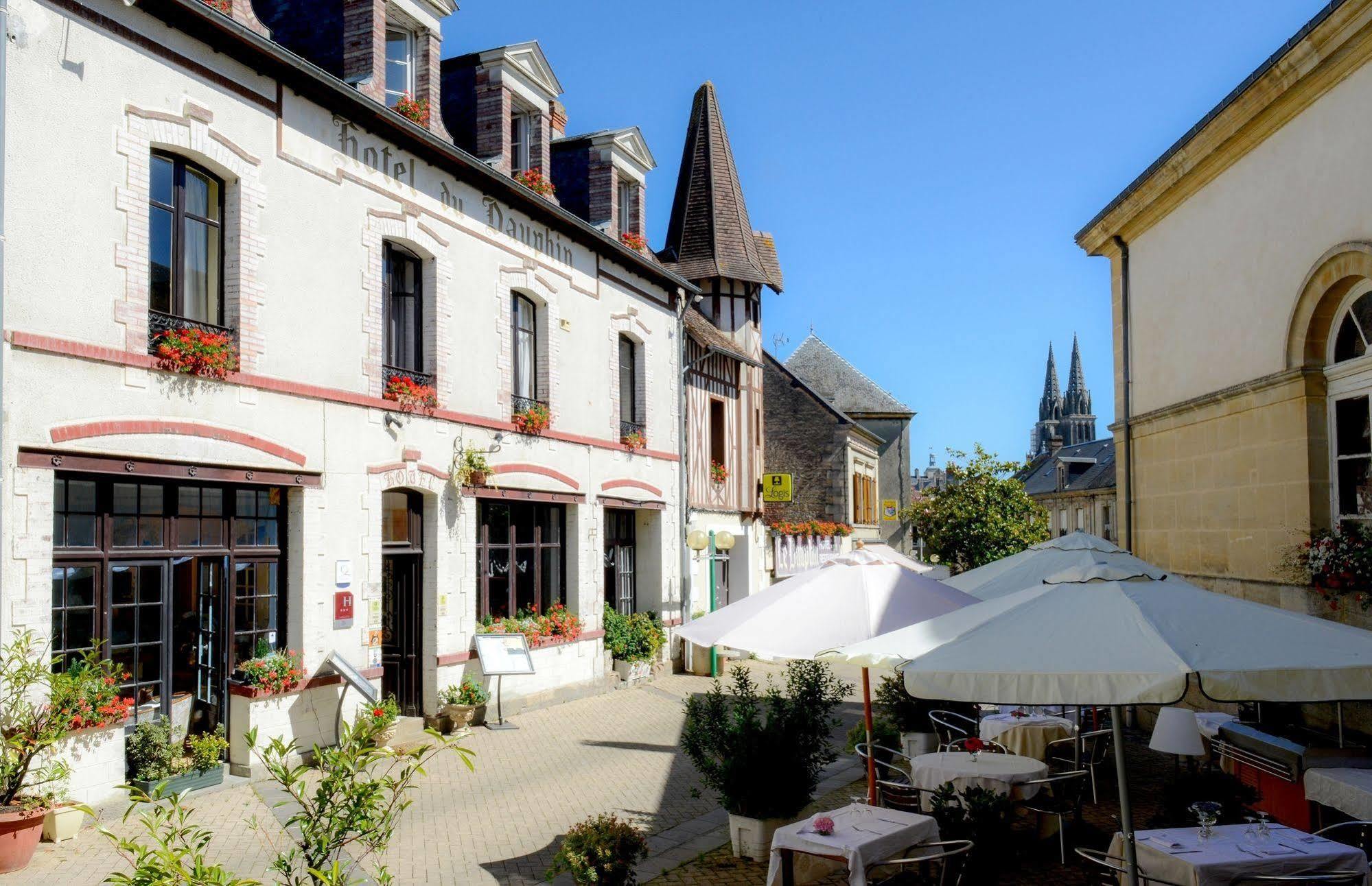 Logis Hotel Et Restaurant Du Dauphin Sées Екстериор снимка