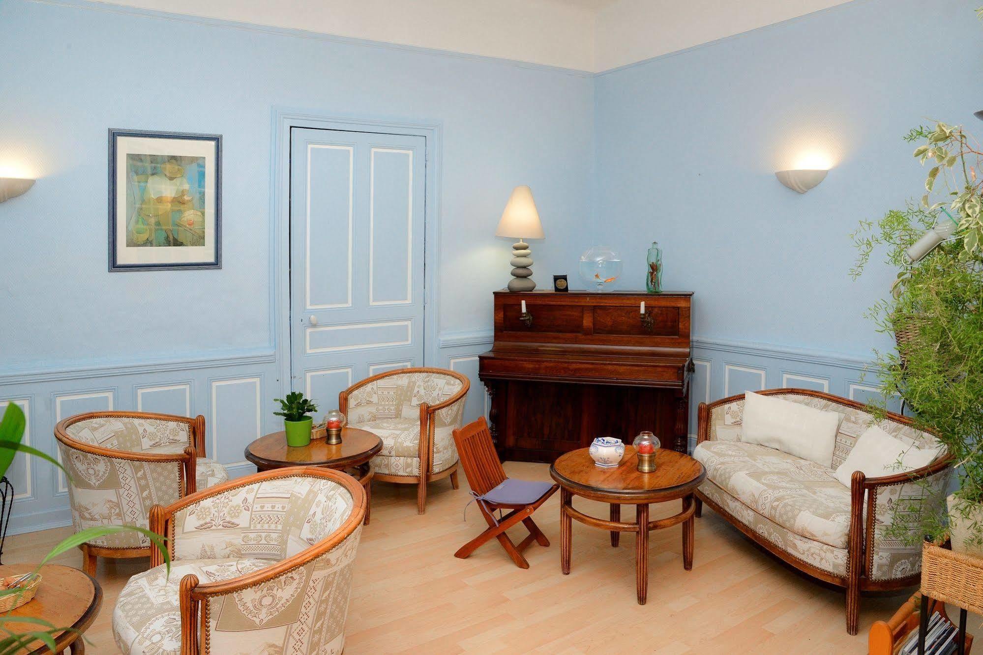 Logis Hotel Et Restaurant Du Dauphin Sées Екстериор снимка
