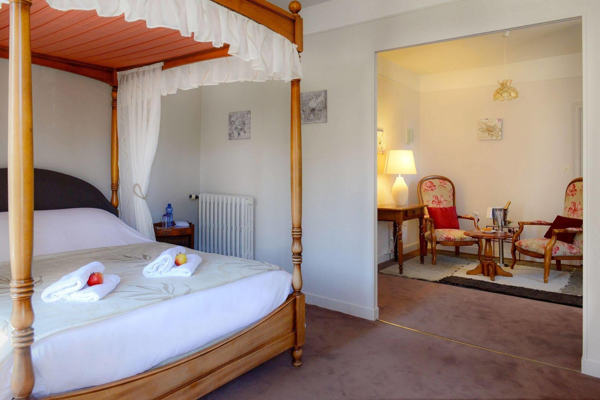 Logis Hotel Et Restaurant Du Dauphin Sées Екстериор снимка